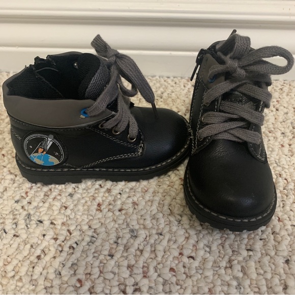 ✨2/$30✨ Toddler Freemouss boots - Picture 2 of 8